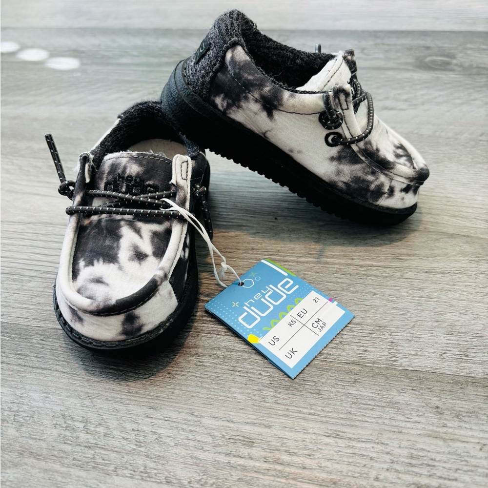 NEW Hey Dude Kids Black and White Tie-Dye Slip-On Moccasins Shoes Size 5